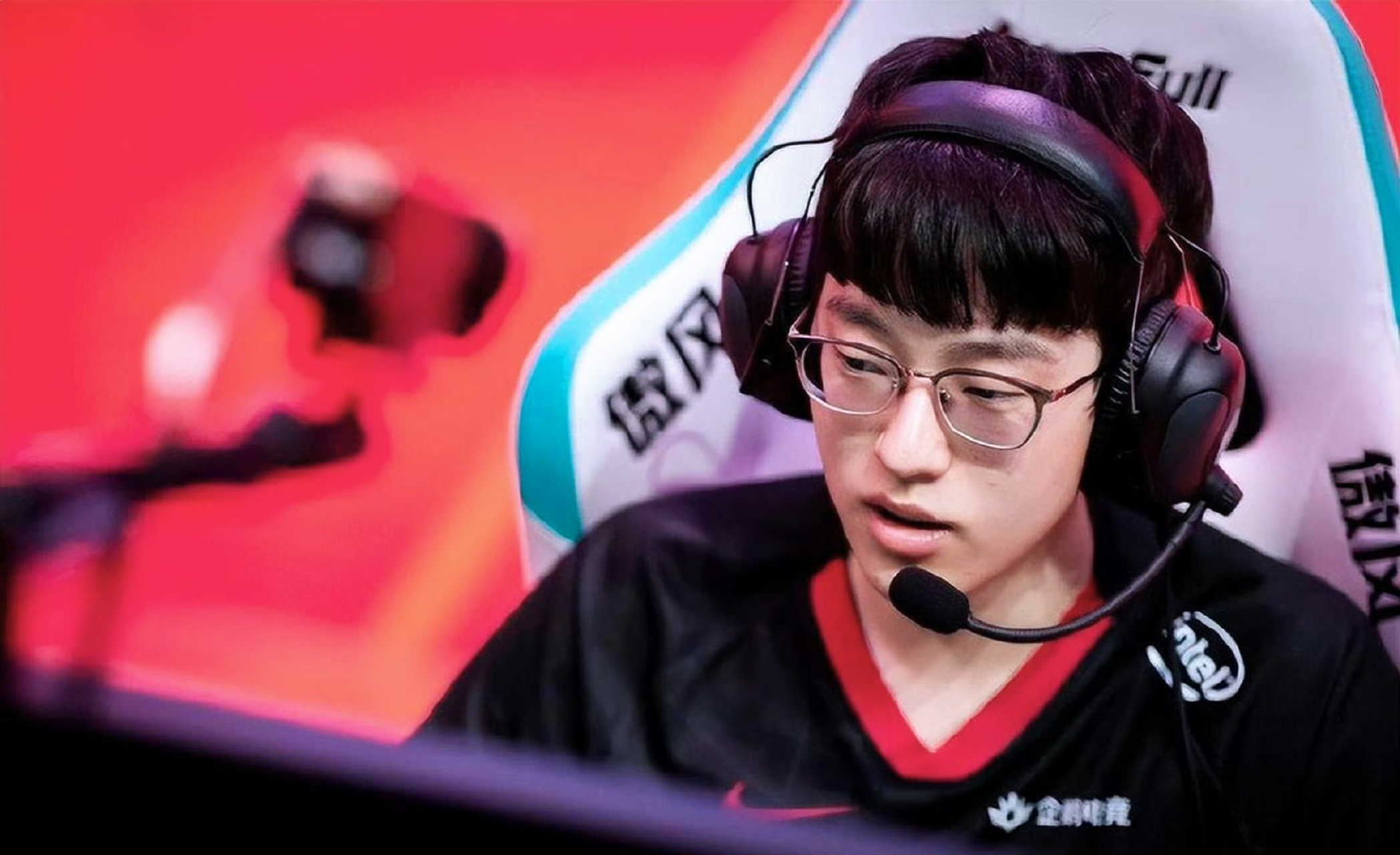 开云足球直播-C9翻盘EDG，Scout一己之力扛起全队的简单介绍