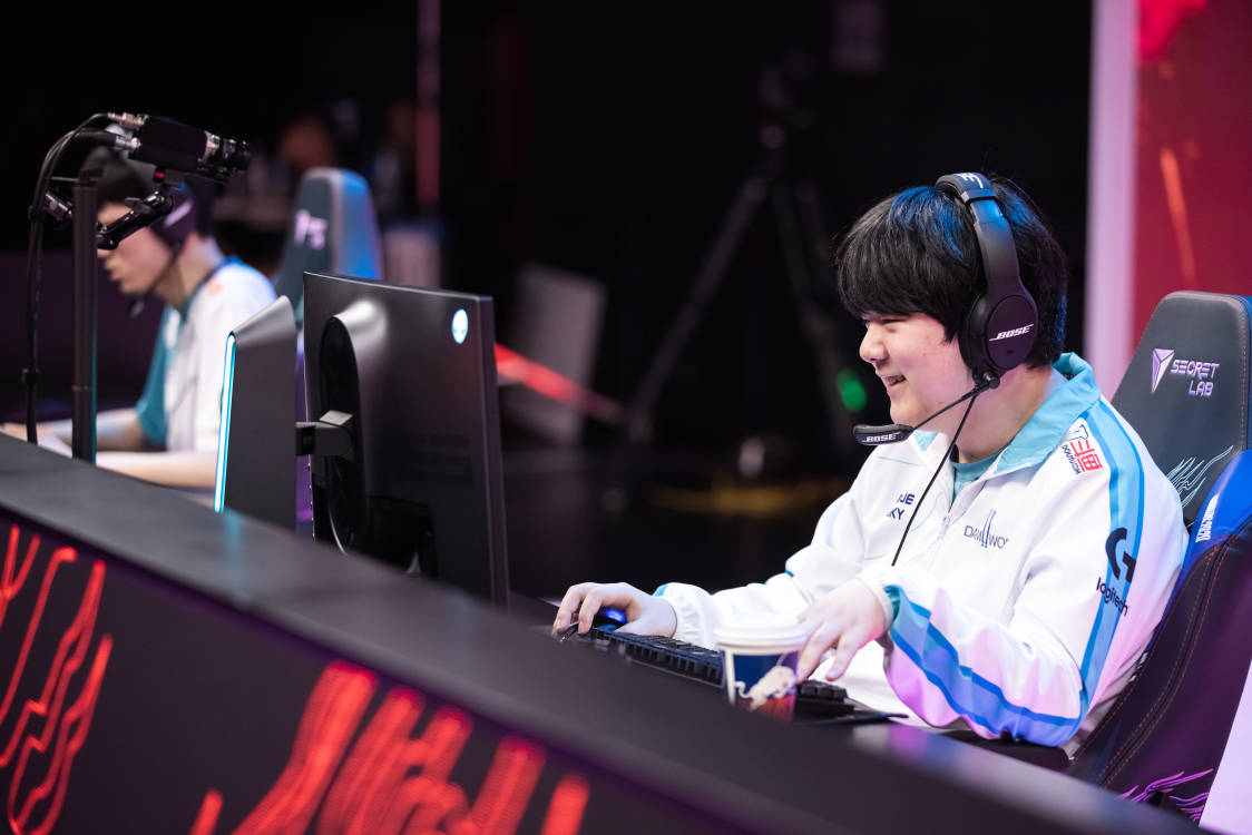 开云体育官方网站-关于BRO完胜CLG，ShowMaker三分雨点燃全场的信息