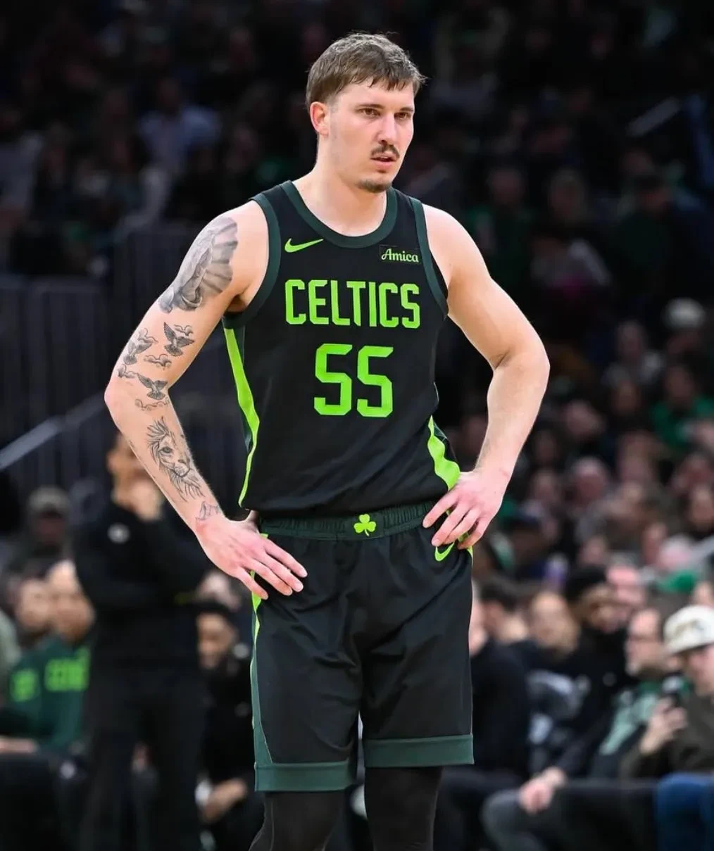 开云体育平台APP-凯尔特人险胜波兰男篮，凯尔·库兹马高光表现