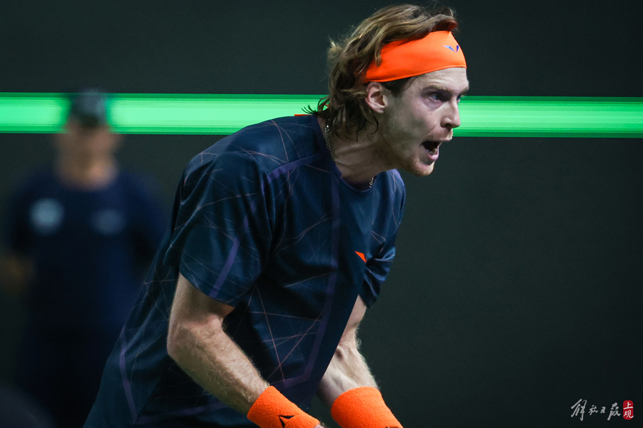 意大利网球队血洗英国网球队，费德勒送出助攻的简单介绍
