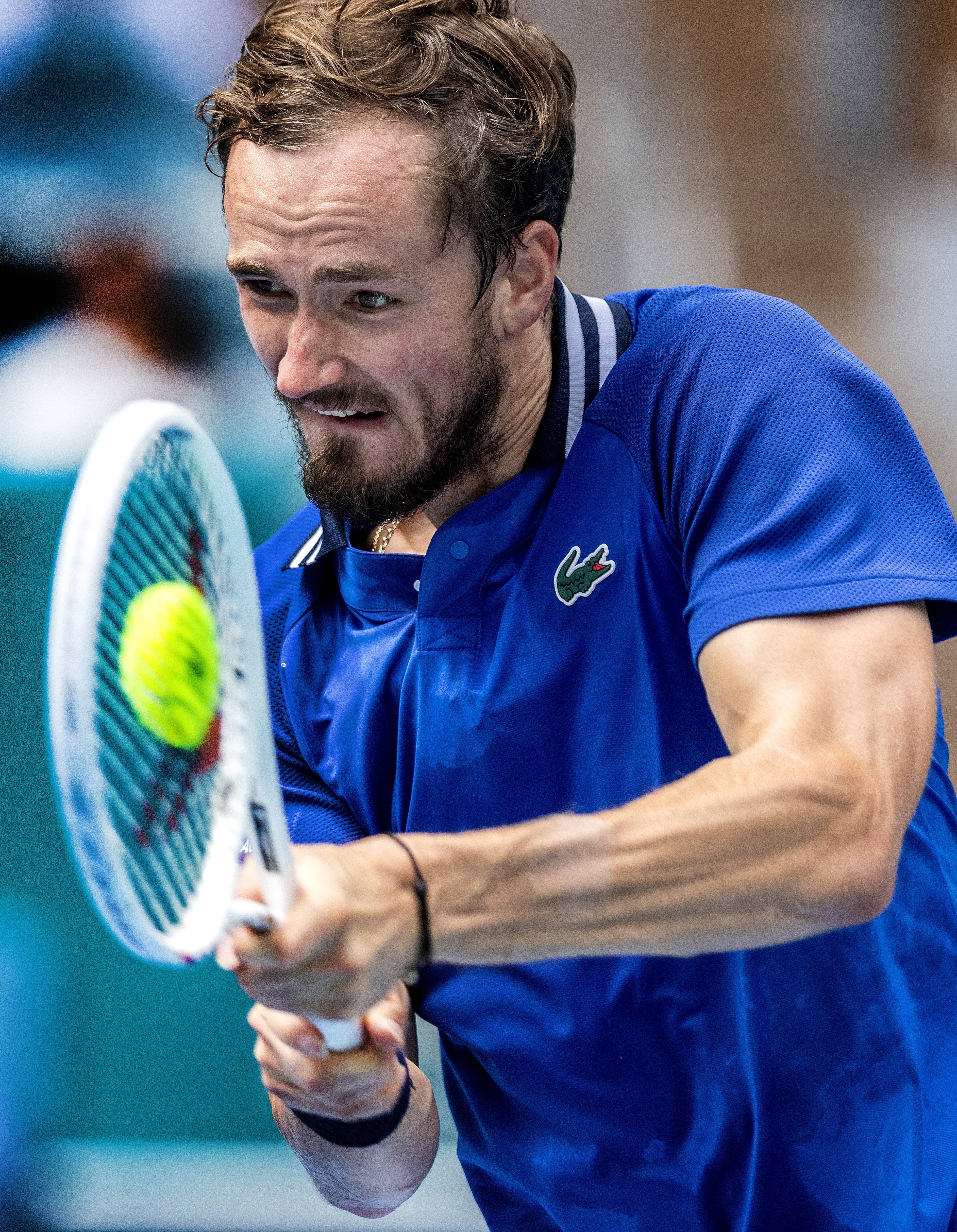 开云官网-西班牙网球队翻盘澳大利亚网球队，梅德韦杰夫惊艳世界的简单介绍