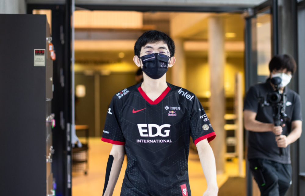 开云官网-EDG血洗DFM，Clozer关键制胜