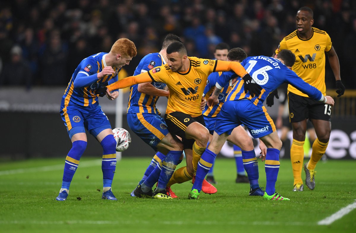 开云体育直播-狼队vs纽卡斯尔，狼队全力求胜向对手发起冲击！