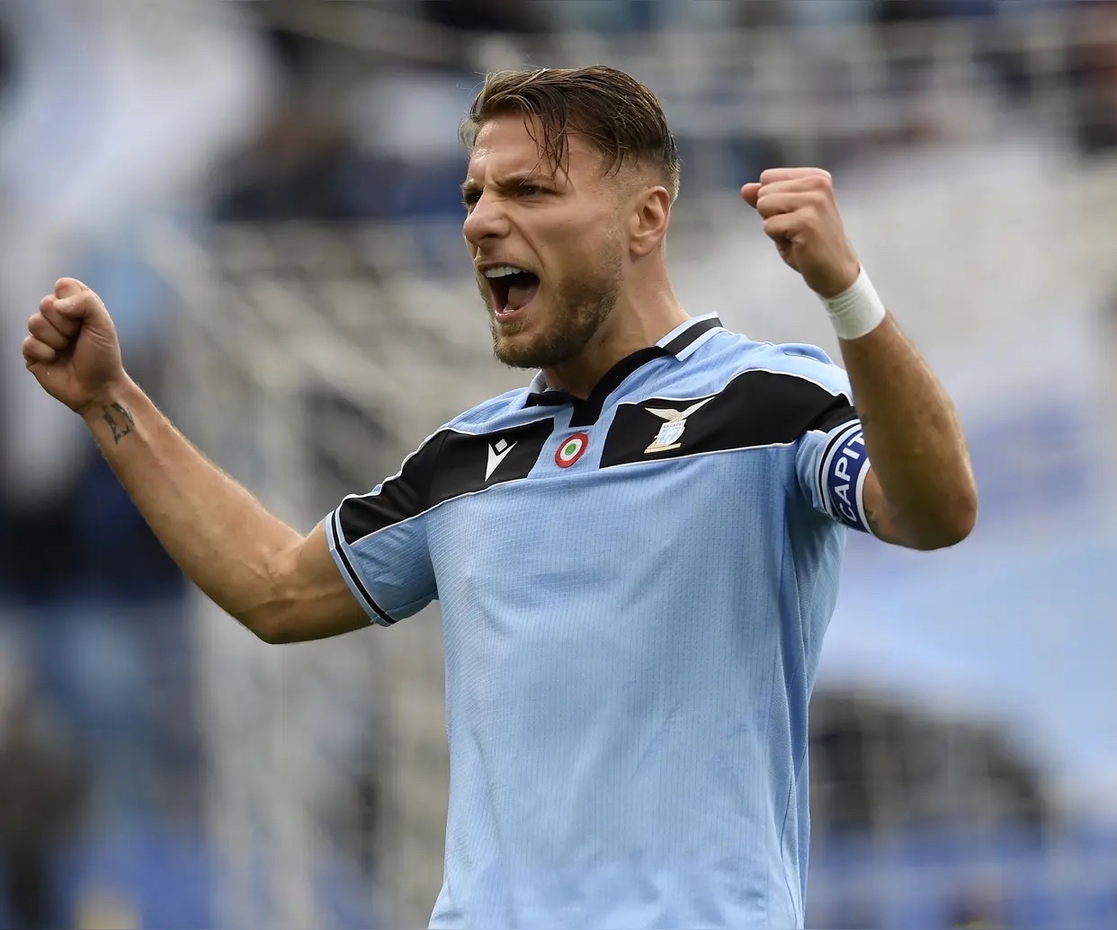 关于阿贾克斯赛季后无缘冠军,球迷批评主帅战术失误的信息 关于阿贾克斯赛季后无缘冠军,球迷批评主帅战术失误的信息