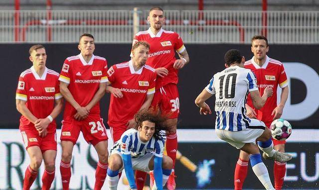 奥格斯堡在比赛中表现出色，取得巨大进步的简单介绍