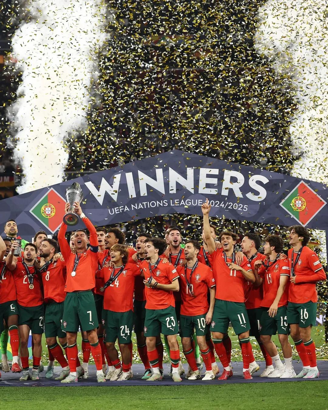 关于西班牙获得胜利，希腊难堪重压的信息