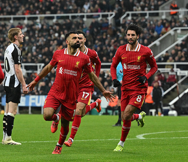 利物浦客场轻松战胜，继续保卫不败记录，稳居榜首的简单介绍