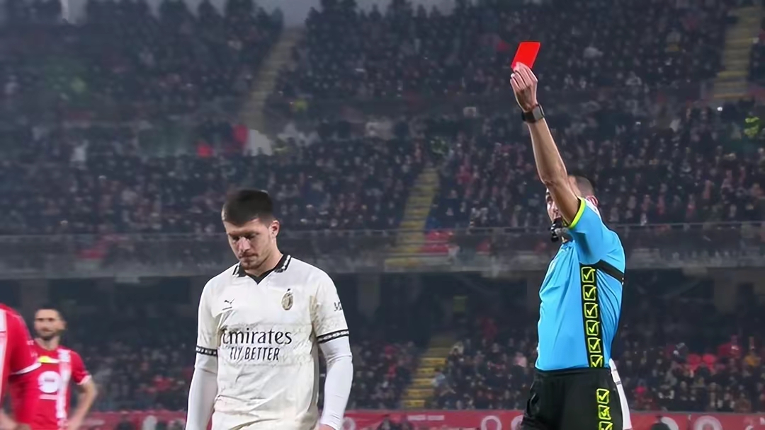 AC米兰后防线频频失误，主帅派遣更换人手的简单介绍