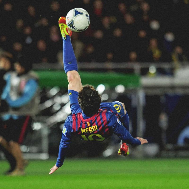 包含足球联赛再掀风潮，球迷情绪高涨不已的词条