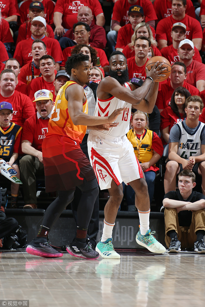 开云体育直播-包含西班牙男篮完胜德国男篮，萨姆·米切尔统治全场的词条