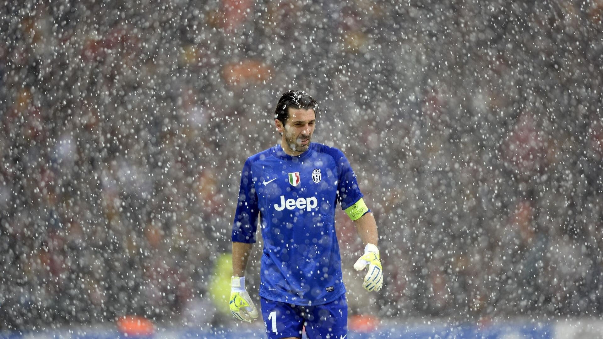 C罗爆发点燃赛场，英格兰补时绝杀哥斯达黎加—足球之夜的唯一性传奇